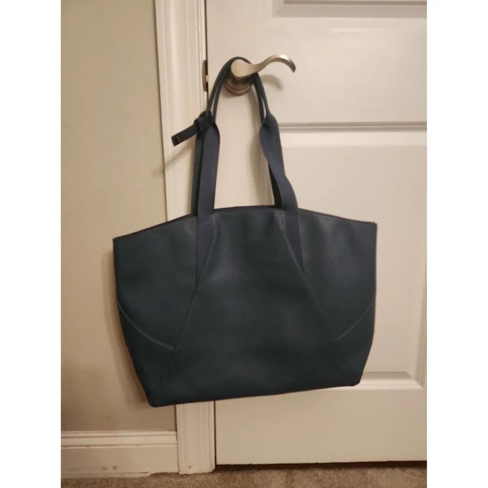 Lululemon All Day Dark Blue Large Tote Bag w/ Extra Cosmetic Pouches